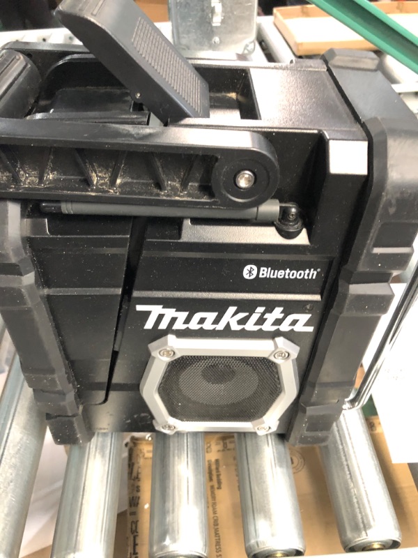 Photo 17 of (WORKS) Makita XRM06B 18V LXT Lithium-Ion Cordless Bluetooth