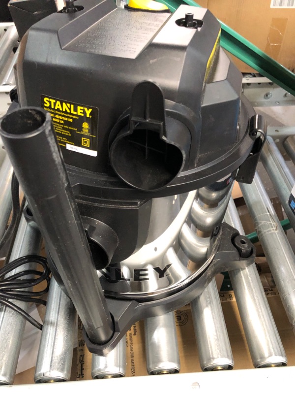 Photo 5 of (WORKS) Stanley 4 Gallon Wet Dry Vacuum