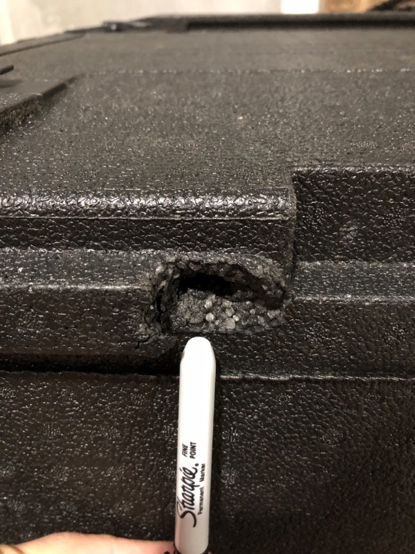 Photo 1 of **USED**SEE PICTURE FOR SMALL DAMAGE**  Cambro EPP400110 Insulated Food Carrier, Black
