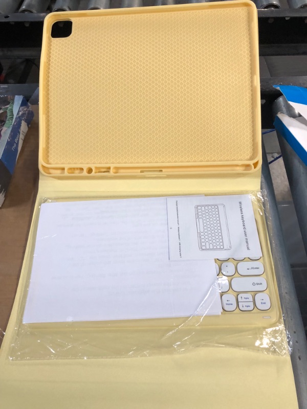 Photo 1 of HENGHUI 2022 iPad Pro 12.9 inch Keyboard Case