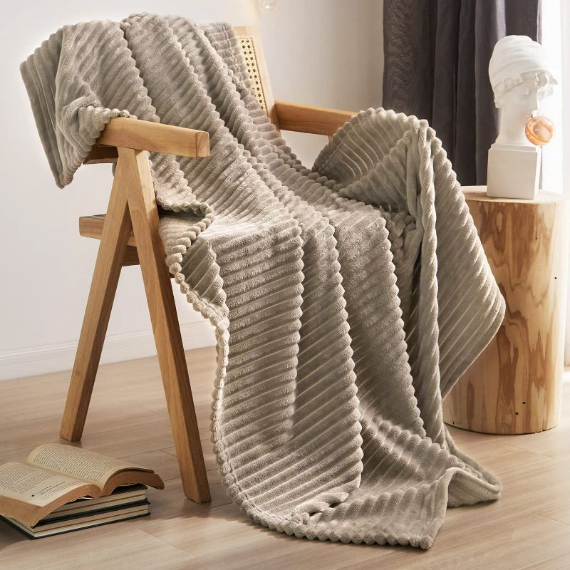 Photo 1 of -USED- Geniospin Throw Blanket for Couch, Bed, Sofa –  LIGHT GREY 50"x60"