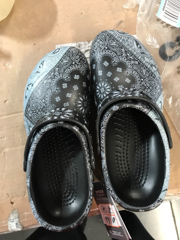 Photo 1 of Crocs Unisex Adult Men's and Women's Bistro Graphic Clog | Slip Resistant Work Shoes 9 Women/7 Men Bandana Print