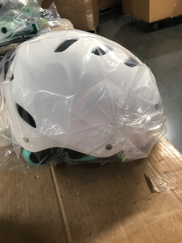 Photo 2 of -USED- OutdoorMaster Kelvin Ski Helmet - Snowboard Helmet for Men, Women & Youth White+Teal Small