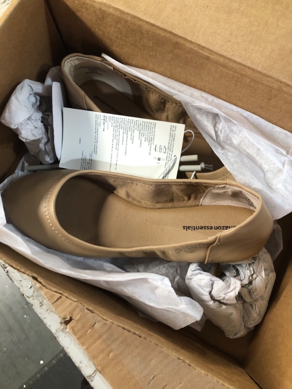 Photo 3 of Amazon Essentials Women's Belice Ballet Flat 9.5 Beige