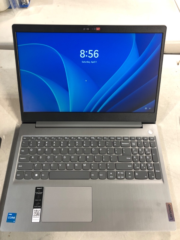 Photo 3 of Lenovo - Ideapad 3i 15.6" HD  - Core i3-1115G4 - 8GB Memory - 256GB SSD - Platinum Grey 