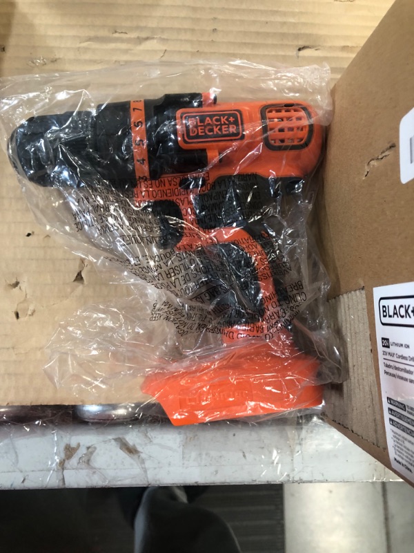 Photo 4 of 20-Volt MAX Lithium-Ion Cordless 3/8 in. Drill/Driver with Battery 1.5Ah and Charger SEEMS NEW