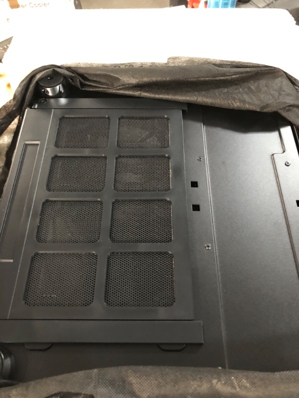 Photo 1 of CORSAIR Crystal Series 680X RGB High Airflow Tempered Glass ATX Smart Case, Black Black RGB ATX Case