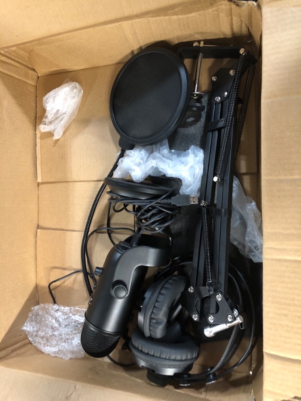 Photo 2 of Blue Yeti Microphone (Blackout) set