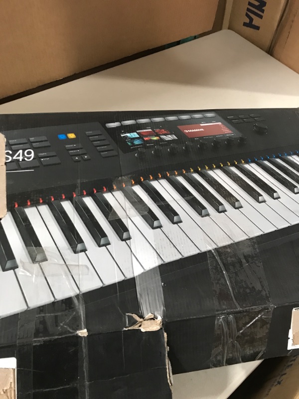 Photo 2 of Native Instruments Komplete Kontrol M32 Controller Keyboard