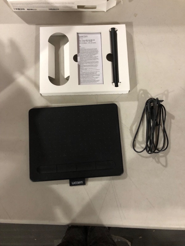 Photo 2 of *SEE NOTES**Wacom Intuos Small Graphics Drawing Tablet, includes Training & Software; 4 Customizable ExpressKeys Compatible With Chromebook Mac Android & Windows