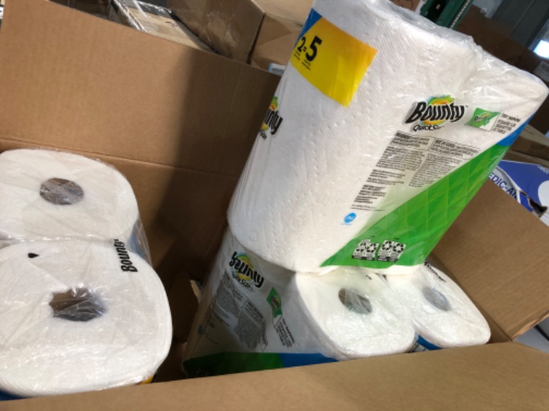 Photo 2 of Bounty Select-A-Size Paper Towels, White, Giant Roll - 8 Pack White 