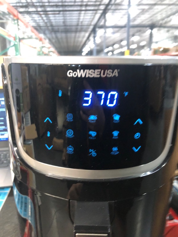 Photo 4 of *USED** GoWISE USA GW22966 Fryer & Dehydrator Electric Air Fryer with Digital Touchscreen + Recipe Book, 5-Qt, Black/Silver