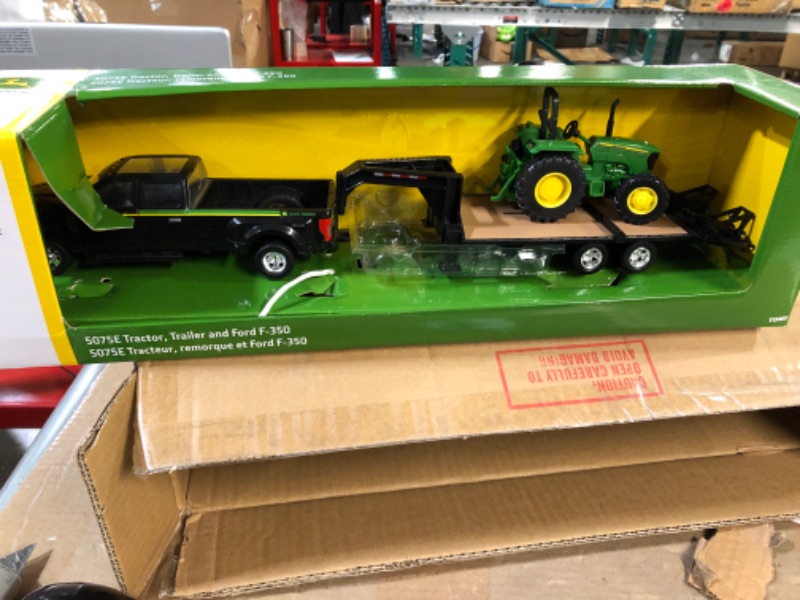 Photo 2 of ERTL 1:32 Scale Ford F350 Pickup and Tractor Set 17.25 x 3.2 x 4.5 inches 