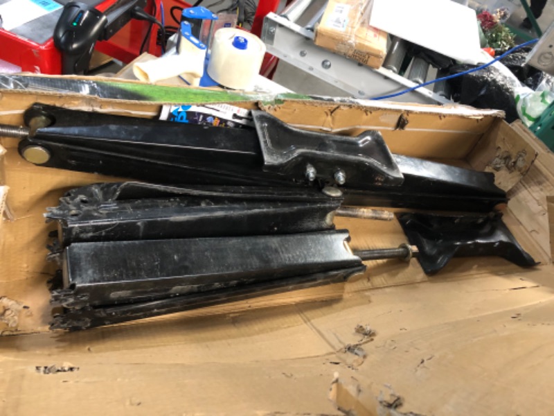 Photo 2 of 30 in. Scissor Jack (2-Pack) *1 damaged*