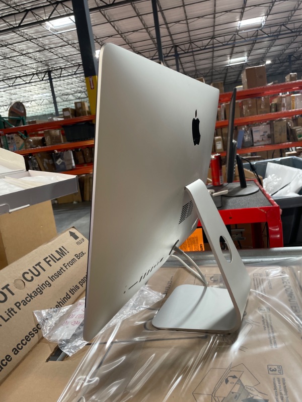 Photo 1 of USED: Apple 21.5" iMac Desktop Computer, Intel Core i5-7360U, 8GB RAM, 1TB HDD, MMQA2LL/A (Renewed)
