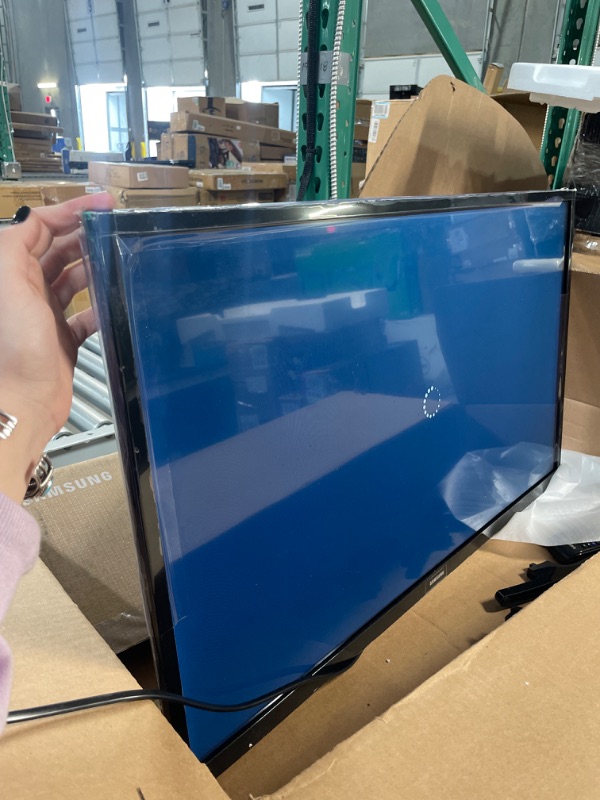 Photo 3 of USED: SAMSUNG 32-inch Class LED Smart FHD TV 1080P (UN32N5300AFXZA, 2018 Model)