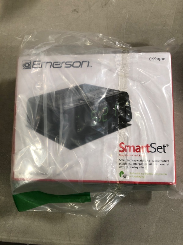 Photo 2 of Emerson SmartSet Alarm Clock Radio with AM/FM Radio (Black)