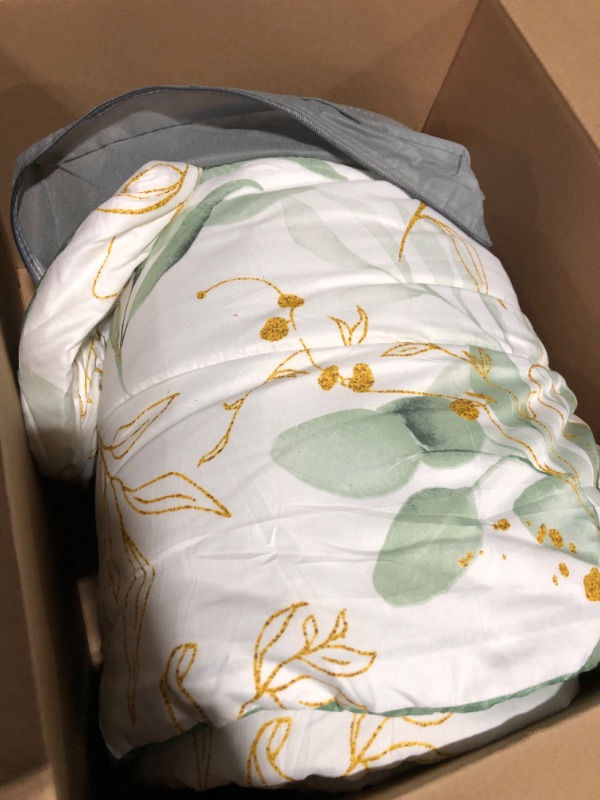 Photo 2 of 7 Pieces Bed in a Bag King, Floral Reversible Comforter Set King90"x103"