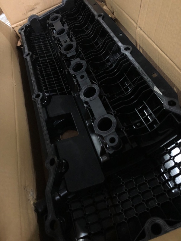 Photo 1 of MITZONE Engine Valve Cover  09/2002-2006 BMW X5 X3 530i 525i 325i 325ci 325xi 330i 330xi 330Ci z4 Replace # 11127512839
