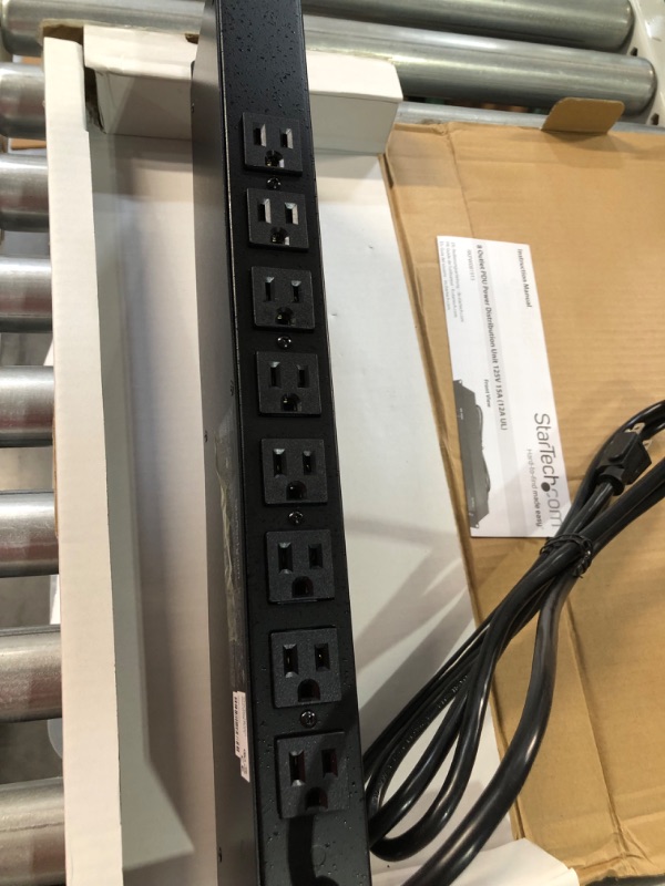 Photo 4 of [USED] StarTech.com Rackmount PDU with 8 Outlets with Surge Protection 