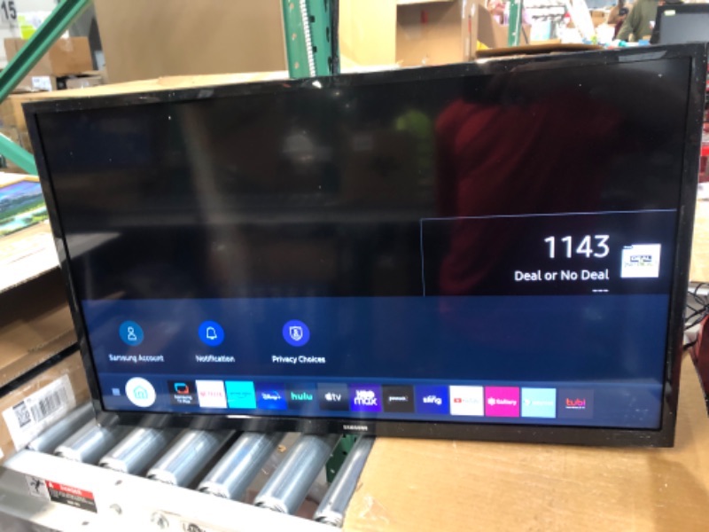 Photo 1 of SAMSUNG 32-inch Class LED Smart FHD TV 1080P (UN32N5300AFXZA, 2018 Model)