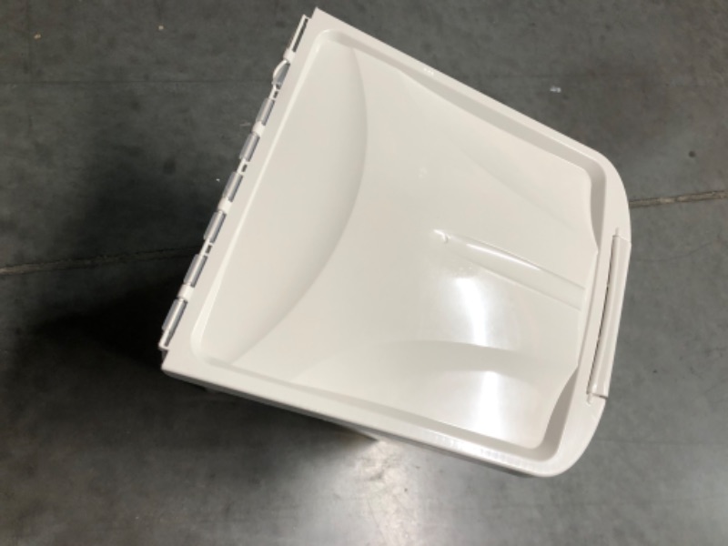 Photo 2 of *GOOD CONDTION* Van Ness 25-Pound Food Container with Fresh-Tite Seal with Wheels