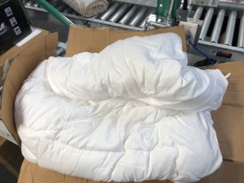 Photo 2 of (USED) Utopia Bedding Down Alternative Comforter (King, White) - All Season Comforter - Plush Siliconized Fiberfill Duvet Insert - Box Stitched White King