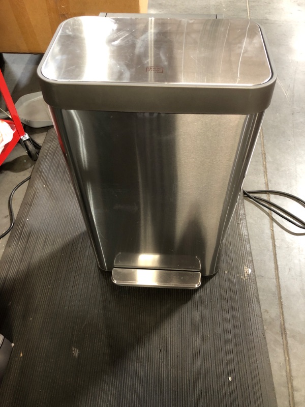 Photo 2 of (Minor Damage) Home Zone Living 18.5 Gallon Kitchen Trash Can, 