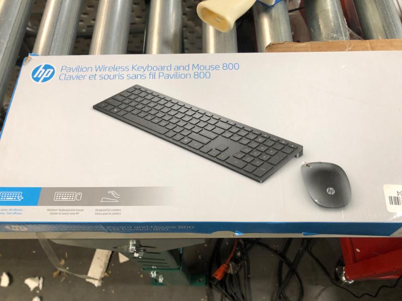 Photo 2 of HP Pavilion Wireless Keyboard and Mouse 800 -