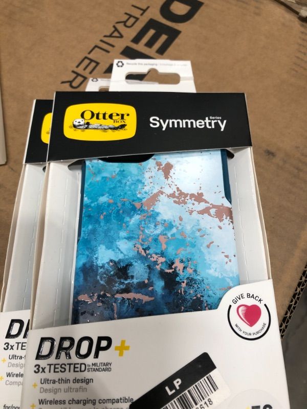 Photo 2 of OtterBox Apple iPhone 11/XR Symmetry Series Case

