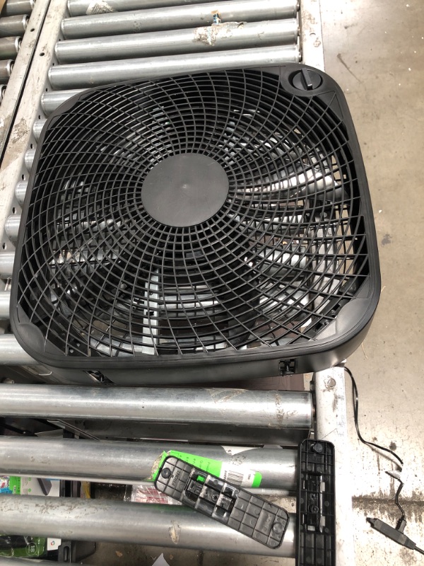 Photo 2 of **Non Functional***Doesnt Turn On** Amazon Basics 3 Speed Box Fan, 20-Inch
