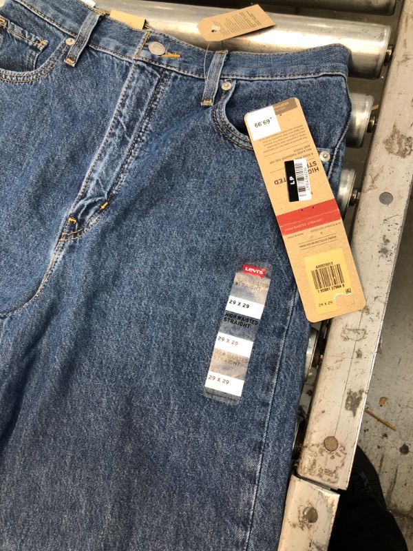 Photo 3 of womens size: 29x29
Levi's® Women's High-Rise Straight Jeans

