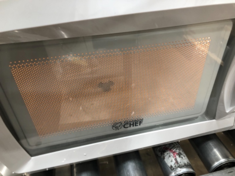 Photo 5 of Commercial Chef CHM660 .6 Cu. Ft. Microwave
