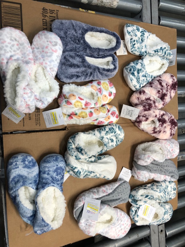 Photo 1 of 10 Pack Slippers M-L.