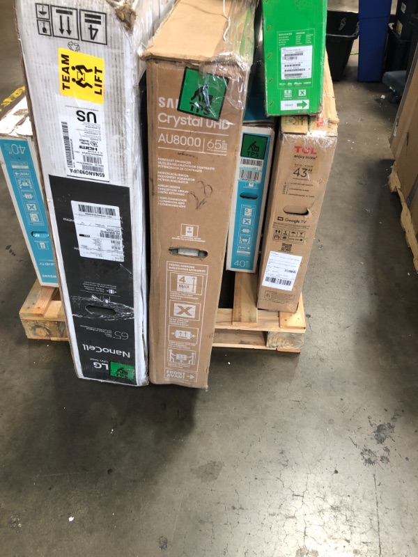 Photo 4 of MIXED PALLET OF DAMAGED TVS AND MONITORS**NO REFUNDS