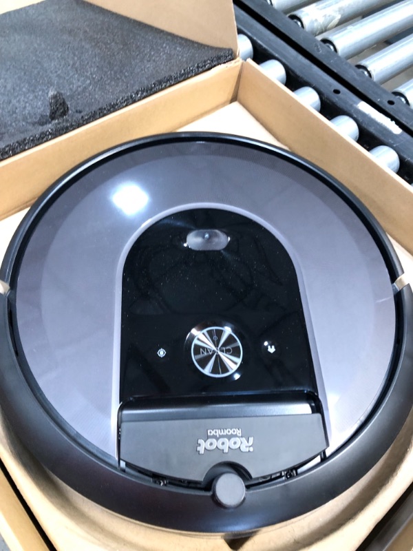 Photo 3 of iRobot Roomba i7+ (7550) Robot Vacuum with Automatic Dirt Disposal - Empties Itself for up to 60 days, Wi-Fi Connected, Smart Mapping, Works with Alexa, Ideal for Pet Hair, Carpets, Hard Floors, Black

-powers on
-brush broken off 