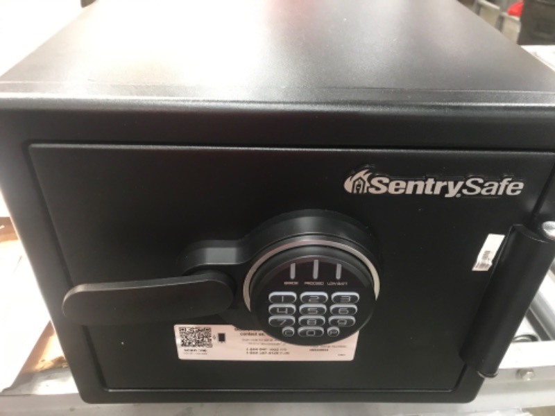 Photo 6 of **LIGHT DENTS** TESTED** SentrySafe Fire/Waterproof Safe with Keypad SFW082F/OSW0630
