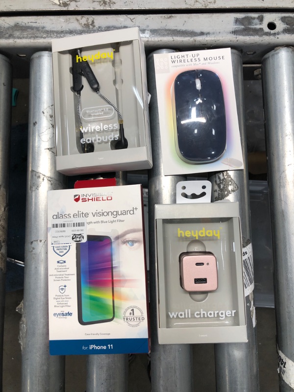 Photo 1 of 4 ITEM BUNDLE OF ELECTRONIC ACCESSORIES