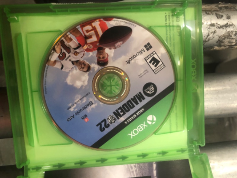 Photo 3 of Madden NFL 22 - Xbox Series X|S

