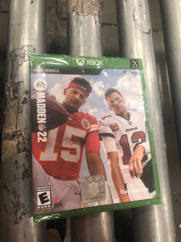 Photo 2 of Madden NFL 22 - Xbox Series X|S

