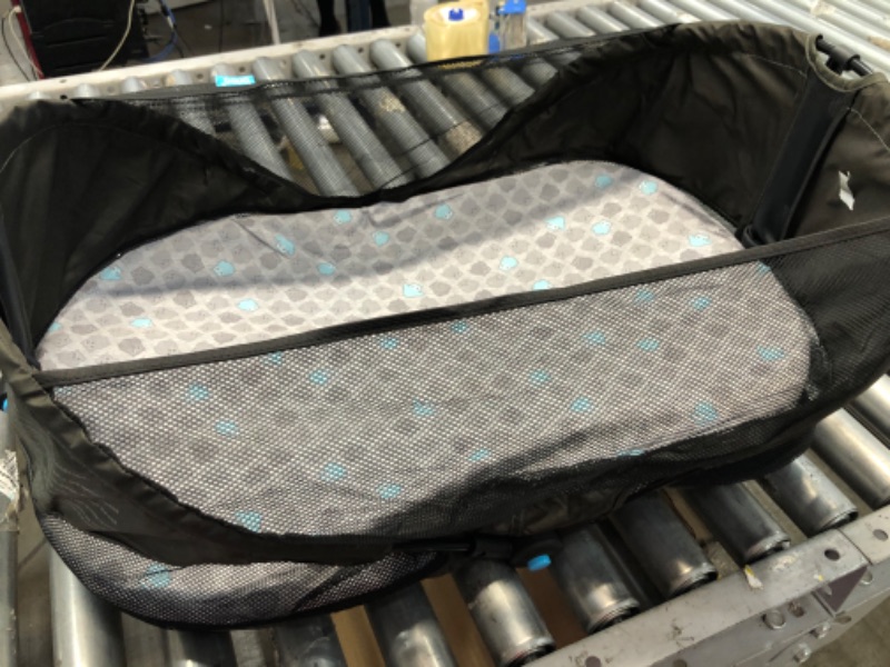 Photo 1 of **MINOR DAMAGE**
Munchkin Brica Baby Travel Pod, Grey
