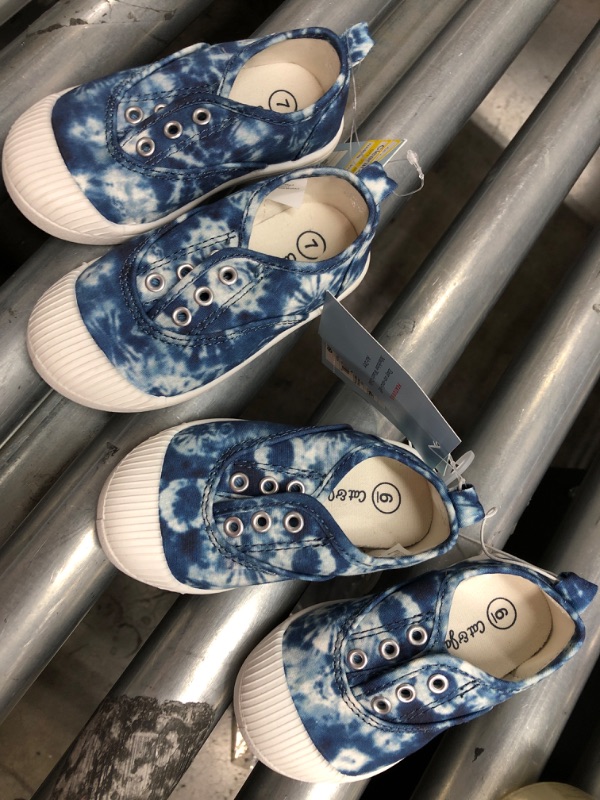 Photo 2 of 2 PACK
Toddler Rory Tie-Dye Slip-on Sneakers - Cat & Jack™ Navy
SIZE 6 AND 7