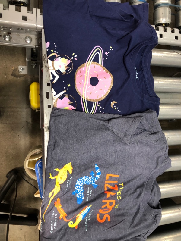 Photo 1 of 2 CHILDREN'S T-SHIRT BUNDLE
L