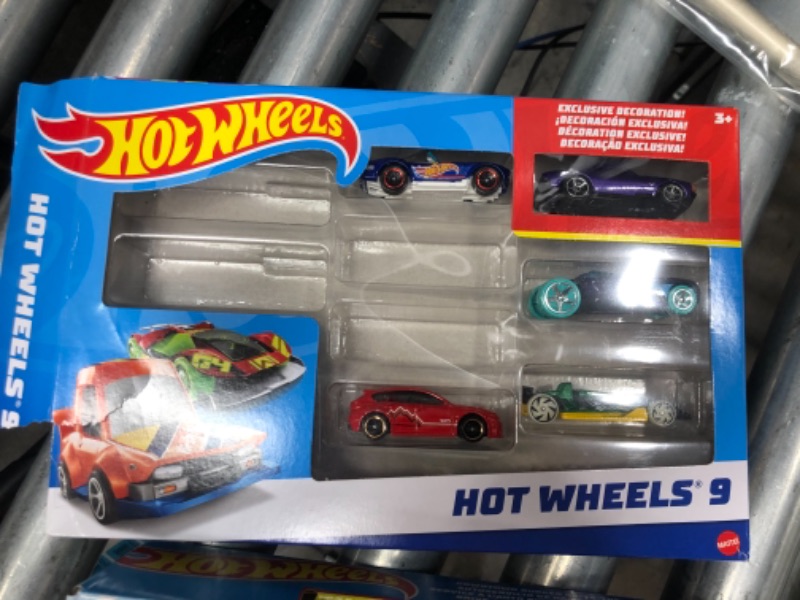 Photo 4 of 2 item bundle)))) Hot Wheels 9-Car Collector Die-Cast Vehicle Gift Pack (4 CARS MISSING) + Hot Wheels City Burger Drive-Thru Playset with 1 Vehicle, Connects to Other Playsets & Tracks, Gift for Kids Ages 4 to 8 Years Old