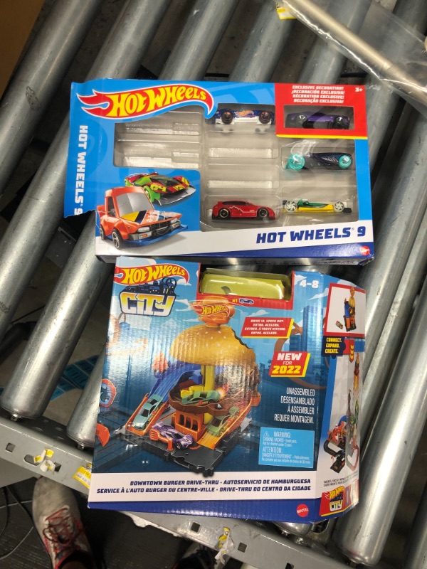 Photo 3 of 2 item bundle)))) Hot Wheels 9-Car Collector Die-Cast Vehicle Gift Pack (4 CARS MISSING) + Hot Wheels City Burger Drive-Thru Playset with 1 Vehicle, Connects to Other Playsets & Tracks, Gift for Kids Ages 4 to 8 Years Old