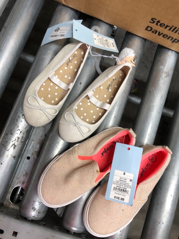 Photo 3 of 2 ITEM BUNDLE
Toddler Girls' Becca Slip-on Ballet Flats - Cat & Jack White 8
8
Toddler Girls' Alexus Slip-on Sneakers - Cat & Jack Off White/Coral 9
9