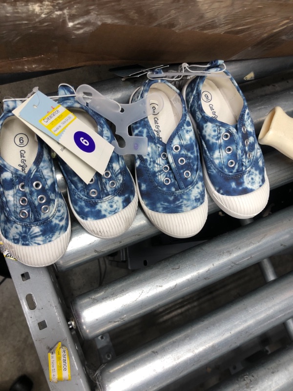 Photo 1 of 2 Pairs
Toddler Rory Tie-Dye Slip-on Sneakers - Cat & Jack™ Navy
Size 9, size 6.
