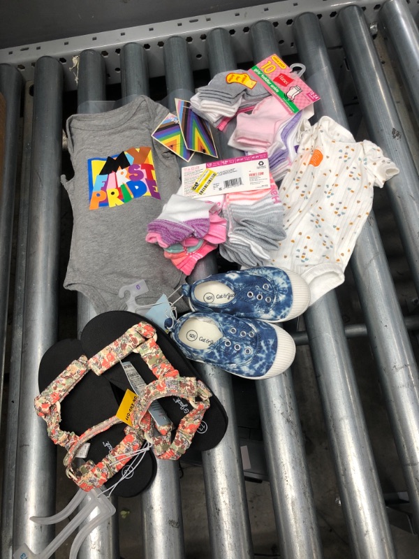 Photo 1 of **BUNLDLE OG 6**
Bundle of girls clothes (Sizes 12M up to 4T)