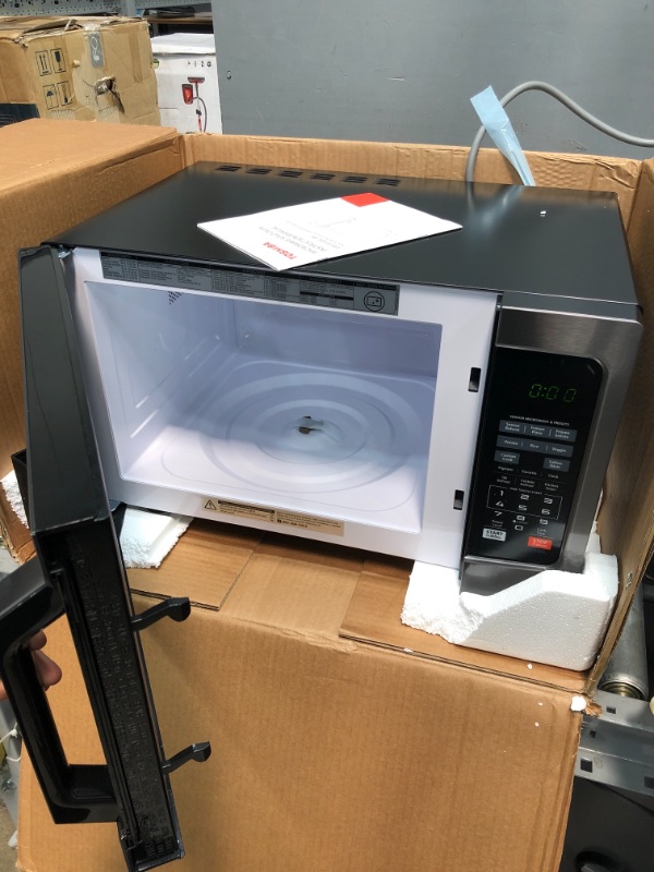 Photo 1 of ***PARTS ONLY*** toshiba em131a5c-bs microwave oven with smart sensor, easy clean interior, eco mode and sound on/off, 1.2 cu.ft, 1100w, black s