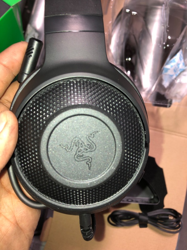 Photo 5 of  Razer Kraken X Ultralight Gaming Headset: 7.1 Surround Sound - Lightweight Aluminum Frame - Bendable Cardioid Microphone - PC, PS4, PS5, Switch, Xbox One, Xbox Series X & S, Mobile - Black
